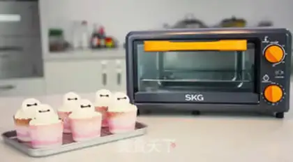 Make Big white cupcakes step 5