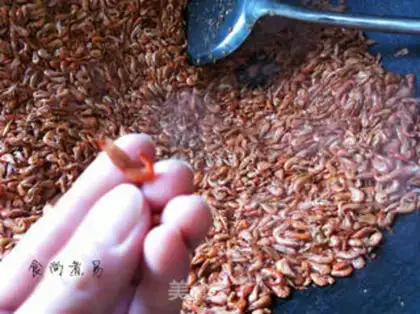 Make Garlic sprouts and wild shrimp step 0