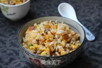 Make Squeeze eggs and fried rice step 11