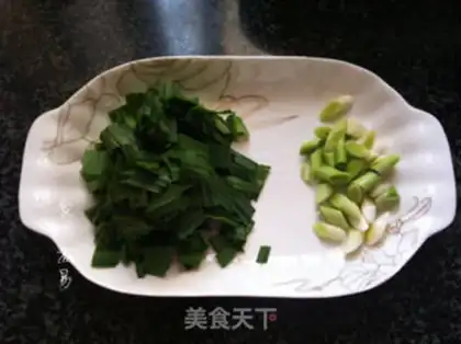 Make Garlic sprouts and wild shrimp step 2