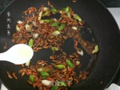Make Garlic sprouts and wild shrimp step 6