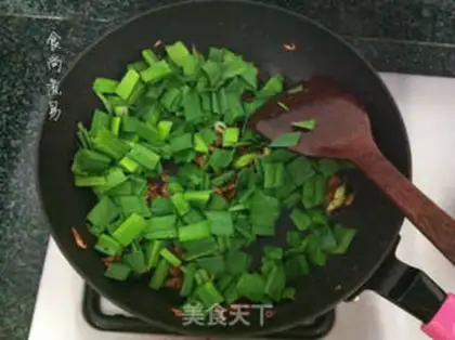 Make Garlic sprouts and wild shrimp step 7