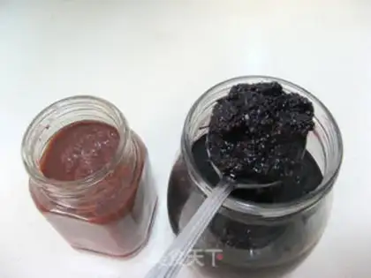 Make Strawberry saloon sauce step 0