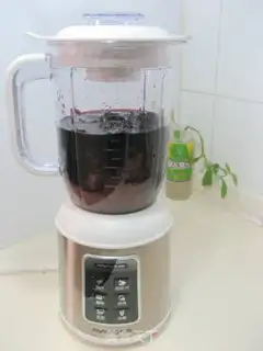 Make Strawberry saloon sauce step 2