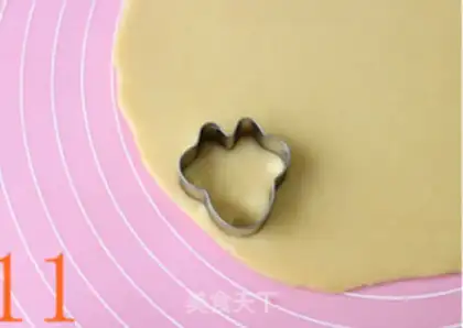 Make Happy squirrel cookies step 10