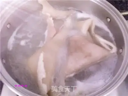 Make Onion fried hog skin step 3