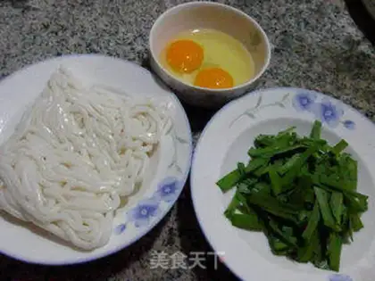 Make Creamed eggs fried urn noodles step 0