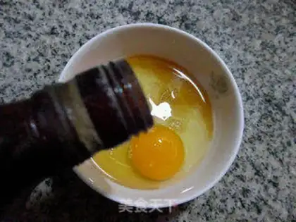 Make Creamed eggs fried urn noodles step 1