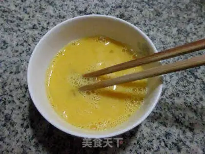 Make Creamed eggs fried urn noodles step 2