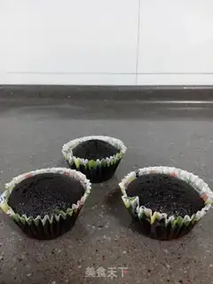 Make Chocolate cupcakes step 4