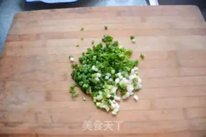 Make An egg with an onion step 1