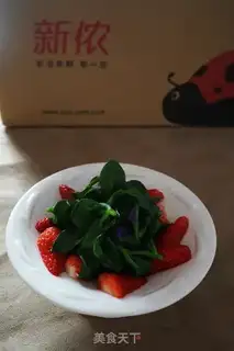 Make Strawberry in a heartline salad step 5