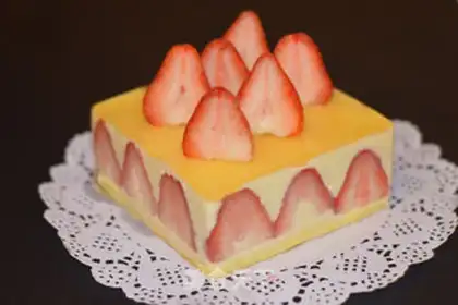 Make Strawberry yogurt mango mousse step 17