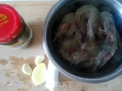 Make Black pepper sauce and shrimp step 0