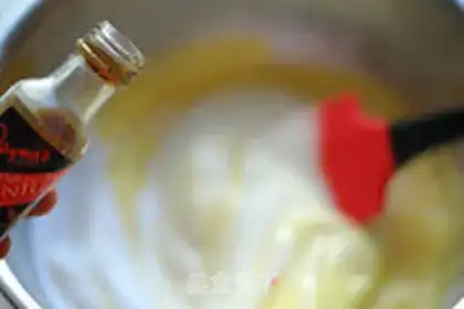 Make Vanilla cuffle cake step 5