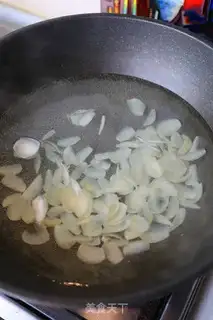 Make Celery lilies for cashew nuts step 2