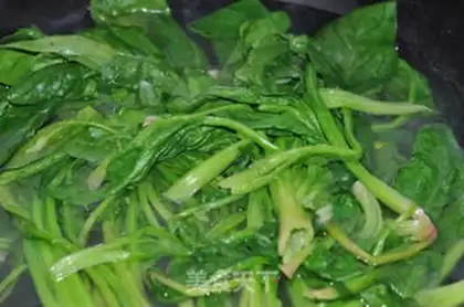 Make Sea rainbow spinach step 1