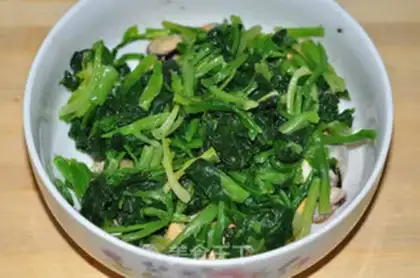 Make Sea rainbow spinach step 3