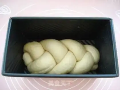 Make Pure red bean braid toast step 10