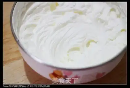 Make Strawberry cream rolls step 3