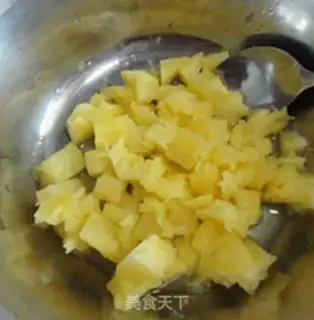 Make Pineapple rice step 2
