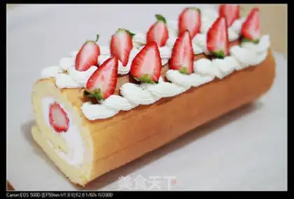 Make Strawberry cream rolls step 7