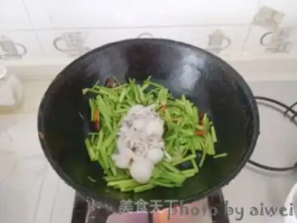 Make Squidfish frying celery step 5