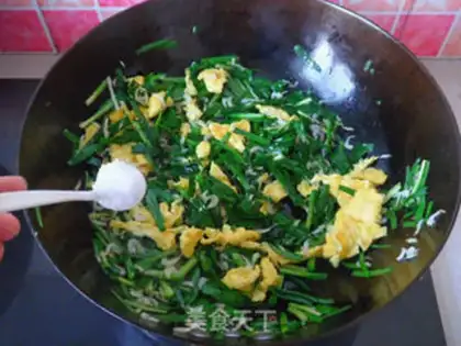 Make Shrimp-covered eggs step 6