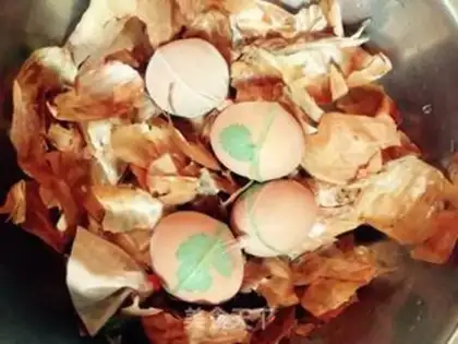 Make Flowered eggs step 4