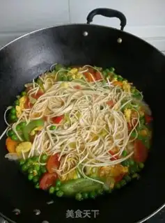 Make Egg and vegetable noodles step 3