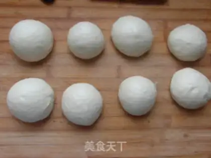 Make The flower of sausage bread step 0