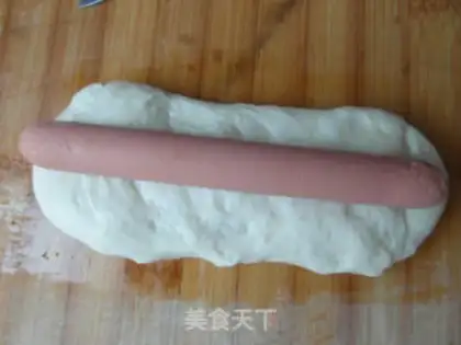 Make The flower of sausage bread step 1