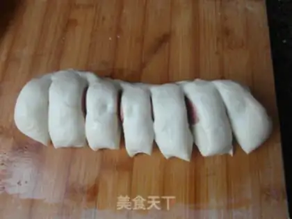 Make The flower of sausage bread step 3