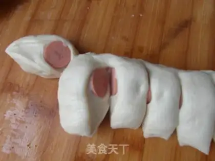 Make The flower of sausage bread step 4