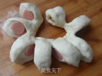 Make The flower of sausage bread step 5