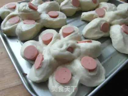 Make The flower of sausage bread step 7