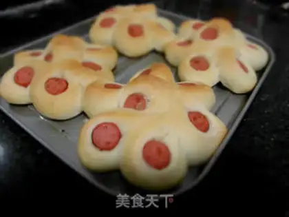 Make The flower of sausage bread step 8