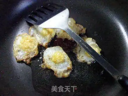 Make Quail egg fried leaves step 2