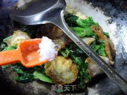 Make Quail egg fried leaves step 7