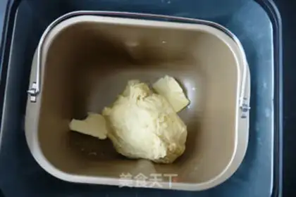 Make Mexican red bean bun step 3