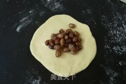 Make Mexican red bean bun step 8