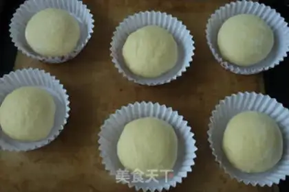 Make Mexican red bean bun step 10