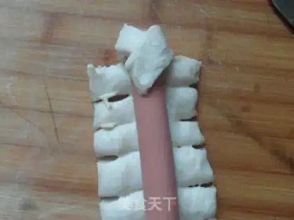 Make The willow shape of the sausage pack step 6