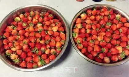 Make Strawberry sauce step 1