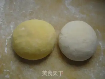 Make Pumpkin double-coloured buns step 2