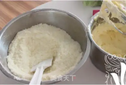 Make Gold coconut ball step 4