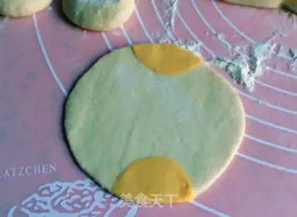 Make Double-coloured pan paste step 5