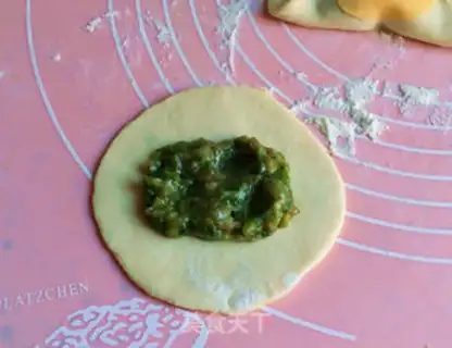 Make Double-coloured pan paste step 7