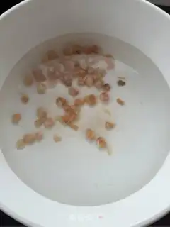 Make The dry bees and sea soup step 1