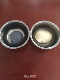 Make Double-coloured buns step 1